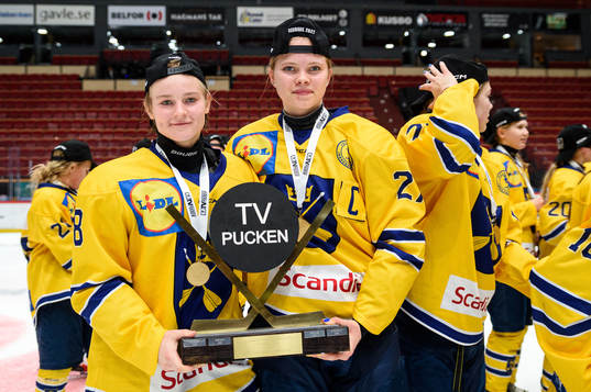 Dalarnas Tilde Sundnäs Grillfors och Tillie Ytfeldt jublar