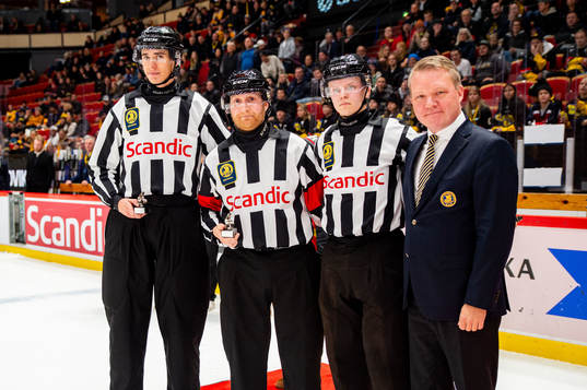 Linjedomare Anton Endahl, Domare Axel Andrup och