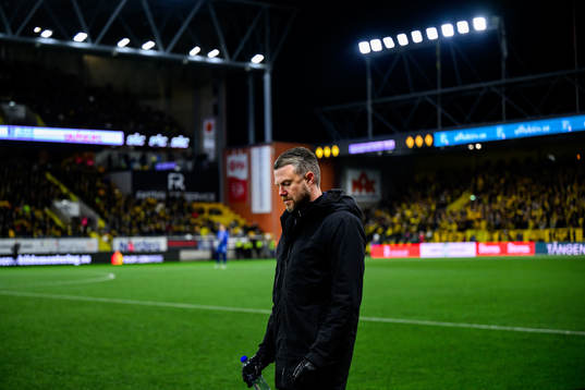Elfsborgs manager Jimmy Thelin deppar