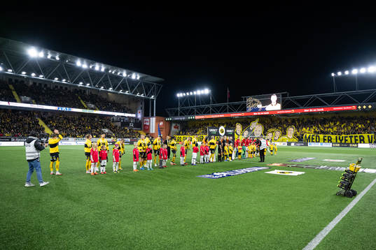 Lagen vid lineup innan fotbollsmatchen i Allsvenskan mellan