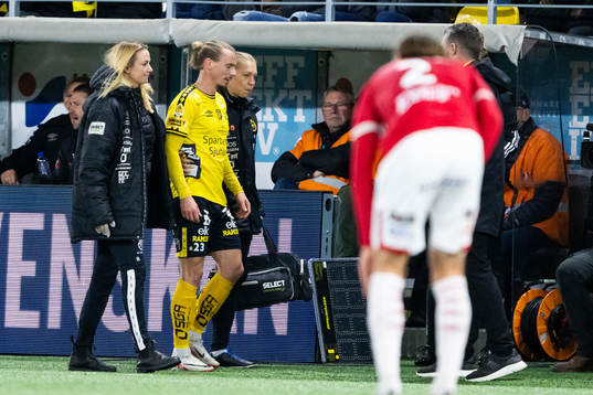 Elfsborgs Niklas Hult lämnar med skada