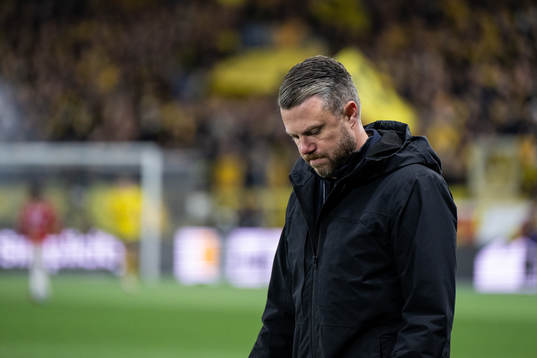 Elfsborgs manager Jimmy Thelin deppar