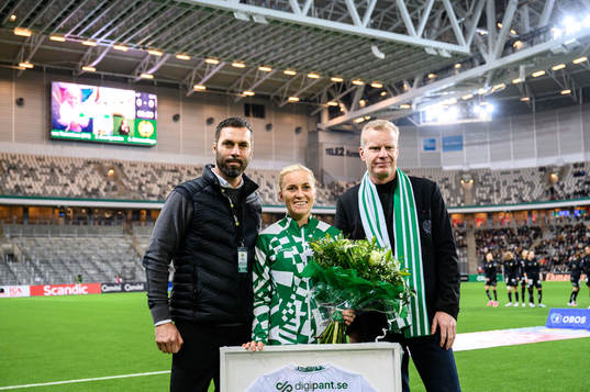 Hammarbys Ellen Gibson hyllas för 200 matcher i Hammarby