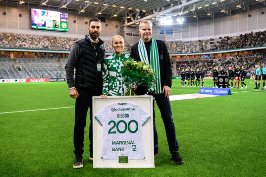Hammarbys Ellen Gibson hyllas för 200 matcher i Hammarby