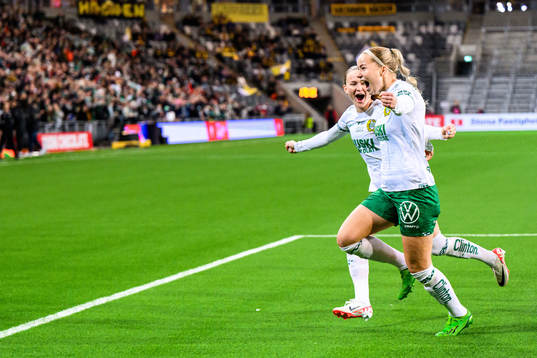 Hammarbys Eva Nyström jublar