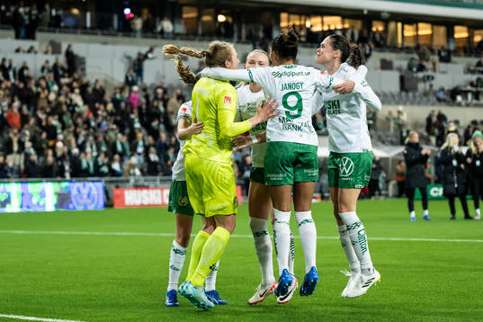 Hammarbys spelare jublar