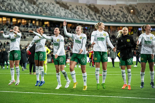 Hammarbys spelare jublar