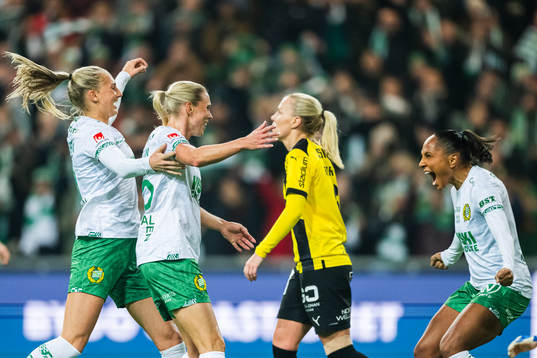 Hammarbys Jonna Andersson jublar med lagkamrater