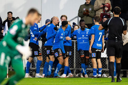 Halmstads Naeem Mohammed jublar med lagkamrater