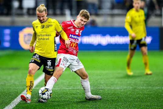 Elfsborgs Niklas Hult och Degerfors Hugo Bolin