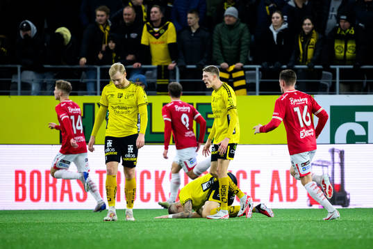 Elfsborgs Sebastian Holmen och Alexander Bernhardsson deppar