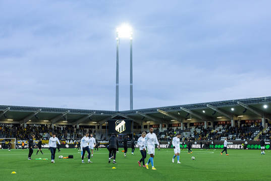 Malmö FFs spelare värmer upp