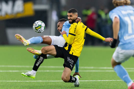 Malmö FFs Isaac Kiese Thelin och Häckens Aiham Ousou