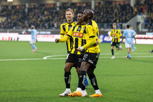Häckens Edward Chilufya jublar
