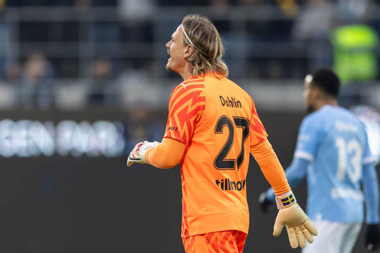 Malmö FFs målvakt Johan Dahlin deppar