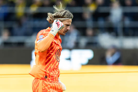 Malmö FFs målvakt Johan Dahlin jublar