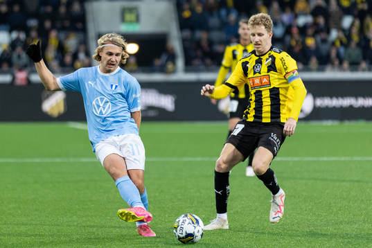 Malmö FFs Sebastian Nanasi och Häckens Samuel Gustafson