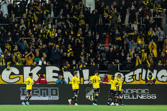 Häckens Pontus Dahbo jublar