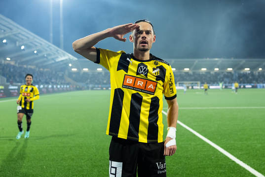 Häckens Amor Layouni jublar