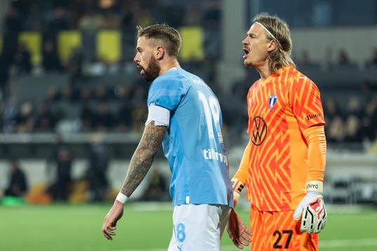 Malmö FFs Pontus Jansson och målvakt Johan Dahlin deppar