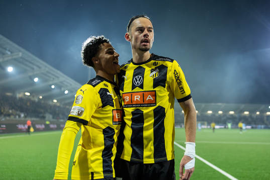 Häckens Amor Layouni jublar