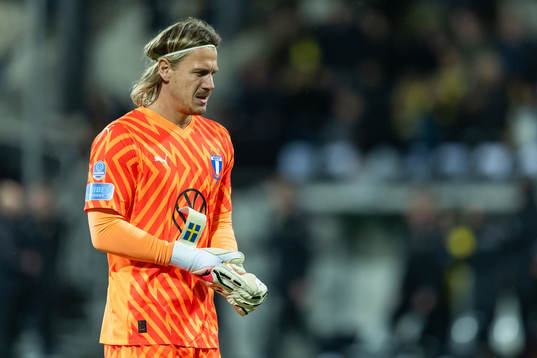 Malmö FFs målvakt Johan Dahlin deppar