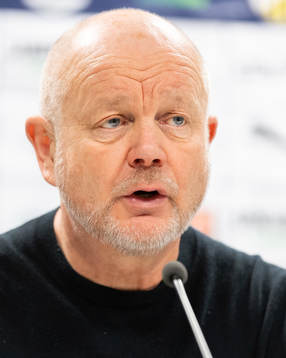 Häckens tränare Per-Mathias Høgmo  på presskonferensen