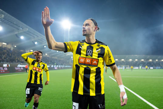 Häckens Amor Layouni jublar
