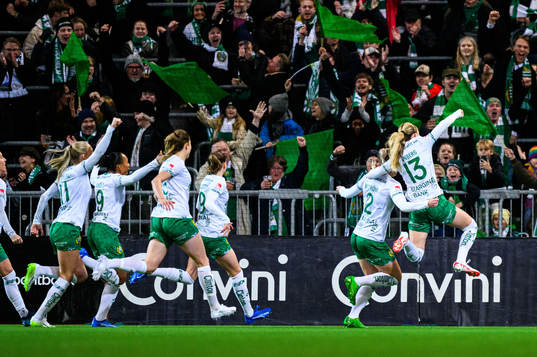 Hammarbys Eva Nyström och Matilda Vinberg jublar