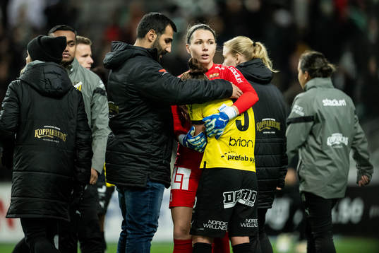 Häckens tränare Mak Lind, målvakt Jennifer Falk och Ruby