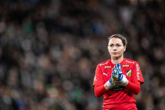 Häckens målvakt Jennifer Falk deppar
