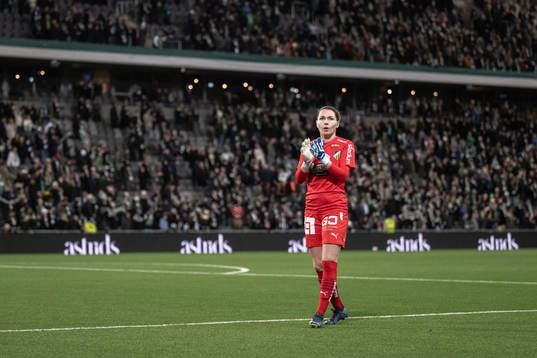 Häckens målvakt Jennifer Falk deppar