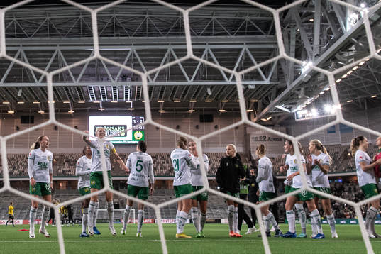 Hammarbys spelare jublar