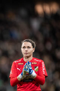 Häckens målvakt Jennifer Falk deppar