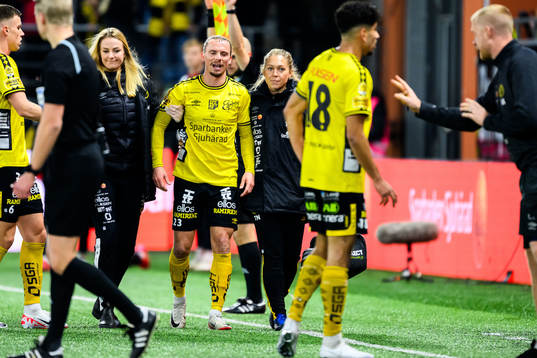 Elfsborgs Niklas Hult lämnar planen