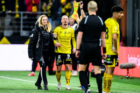 Elfsborgs Niklas Hult lämnar planen