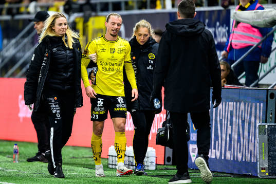Elfsborgs Niklas Hult lämnar planen