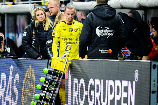 Elfsborgs Niklas Hult lämnar planen