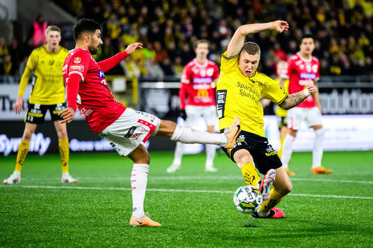 Degerfors Elyas Bouzaiene och Elfsborgs Sebastian Holmen