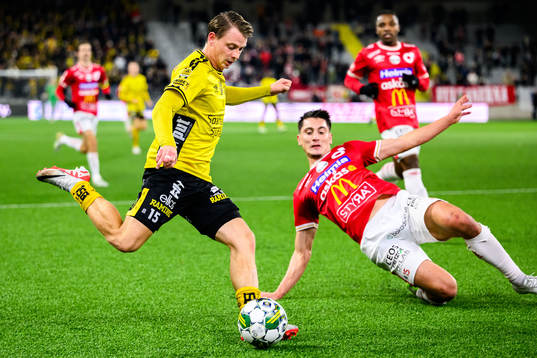 Elfsborgs Simon Hedlund och Degerfors Seid Korac
