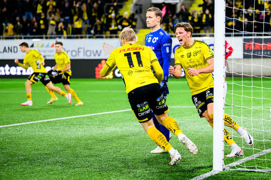 Elfsborgs Noah Söderberg jublar samtidigt som Degerfors