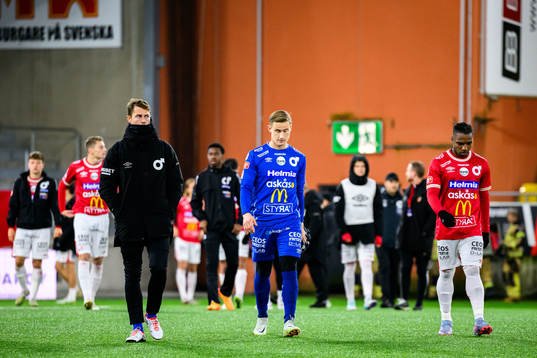 Degerfors målvakt Sondre Lovseth Rossbach deppar