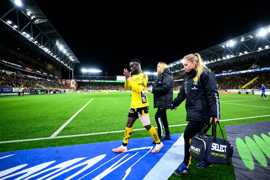 Elfsborgs Emmanuel Boateng lämnar planen