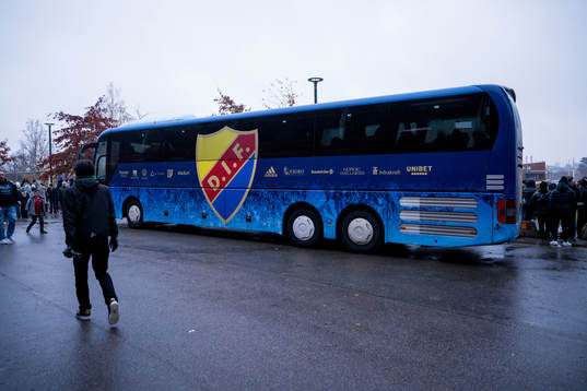 Djurgårdens spelare i bussen p g a brandlarm
