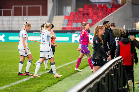 Spelare lämnar planen p g a brandlarm