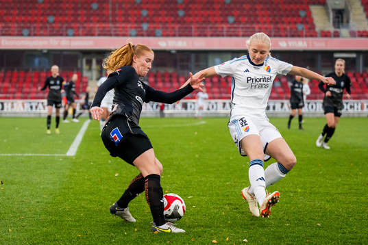 Växjö DFFs Tilde Johansson och Djurgårdens Stinalisa