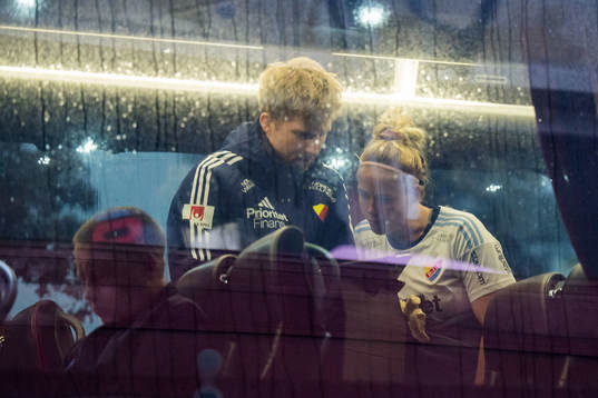 Djurgårdens spelare på bussen p g a brandlarm