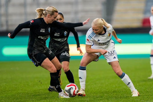 Växjö DFFs Alexandra Jonasson och Djurgårdens Stinalisa