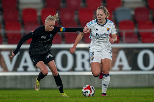 Växjö DFFs Emma Pennsäter och Djurgårdens Alice