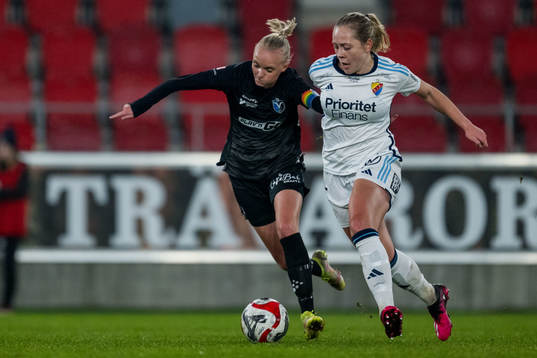 Växjö DFFs Emma Pennsäter och Djurgårdens Alice